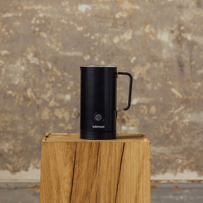 Sjöstrand milk frother in black on a kitchen counter