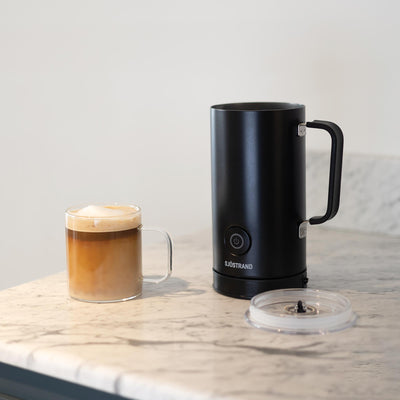 Sjöstrand milk frother in black frothing milk